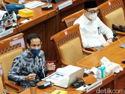 Nadiem Makarim Bahas Seleksi PPPK Guru Bareng DPR