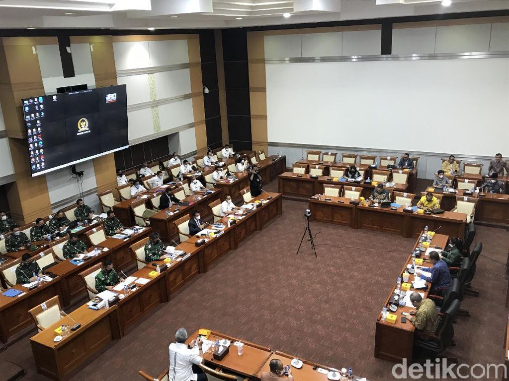 Saat Prabowo-Panglima TNI Absen Rapat Buat Komisi I Riuh