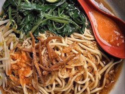 Resep Pembaca: Resep Mie Kangkung Juhi yang Gurih Mantap Kuahnya
