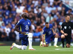 Upaya Lawan Rasisme, Lukaku Minta Jangan Sekadar Berlutut