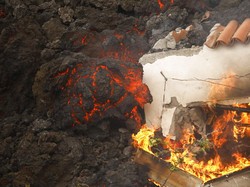 Pabrik Semen di La Palma Hancur Diterjang Lahar Panas