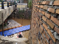 Petugas Mengaku Telah Angkut Sampah di Kali Rawa Bunga yang Dikeluhkan