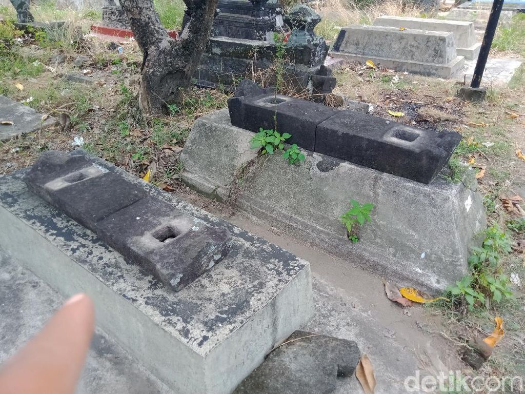 Nisan-nisan Makam di Klaten Dirusak, Polisi Turun Tangan Nisan-nisan Makam di Klaten Dirusak, Polisi Turun Tangan