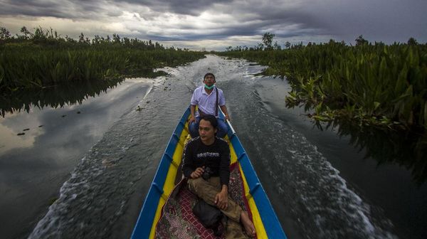 Serunya Wisata Religi Sambil Menyusuri Sungai di Kalsel