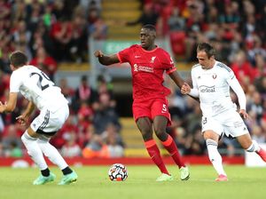 Konate Merasa Tak Pantas Dibandingkan dengan Van Dijk