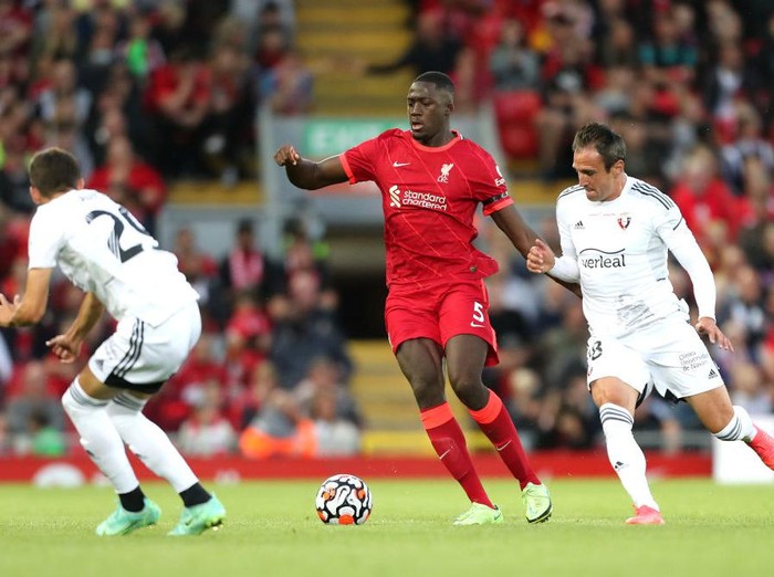 LIVERPOOL, ENGLAND - AUGUST 09: Ibrahima Konate of Liverpool battles for possession with Kike Garcia of Osasuna during the Pre-Season Friendly match between Liverpool and Osasuna at Anfield on August 09, 2021 in Liverpool, England. (Photo by Lewis Storey/Getty Images)