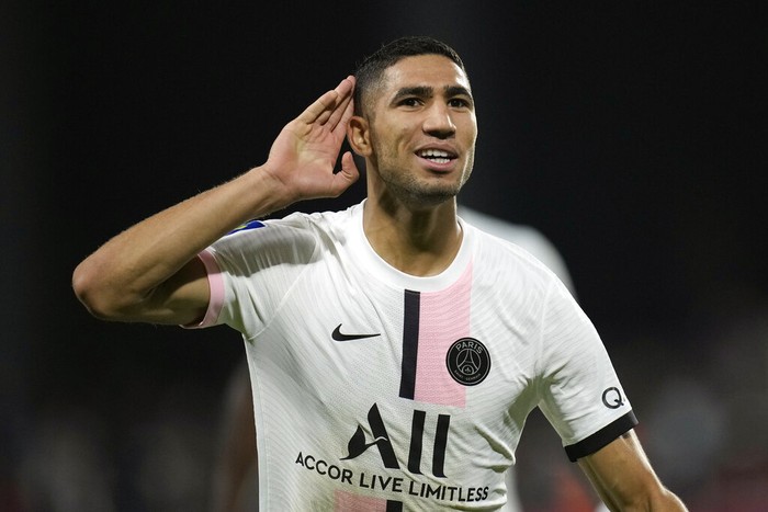 PSGs Achraf Hakimi reacts after scoring his sides second goal during the French League One soccer match between FC Metz and Paris Saint-Germain at Saint Symphorien stadium, in Metz, eastern France, Wednesday, Sept. 22, 2021. (AP Photo/Christophe Ena)