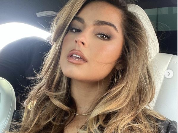 10 Foto Wanita yang Tinggalkan Kuliah Demi Jadi Artis TikTok, Raup Rp 71 M