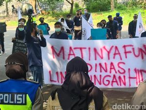 Mahasiswa Gelar Aksi Demo Soroti Kinerja DLH Sukabumi