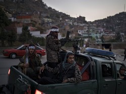 Taliban Baku Tembak dengan Tentara Iran, Varian Omicron Terdeteksi di AS