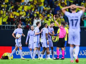 Fans Cadiz Ledek Barcelona: Lionel Messi Mana?