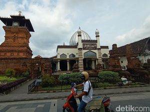 Bupati Haruskan Wisatawan yang Datang ke Kudus Sudah Divaksin Bupati Haruskan Wisatawan yang Datang ke Kudus Sudah Divaksin