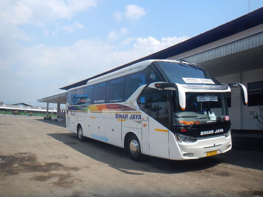 Rahasia Mesin Bus Hino RN 285 Tak Kepanasan Digeber 143 Km/jam di Trans Jawa