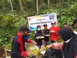 Saat STP Mataram Transfer Ilmu Masak Sehat ke Warga Desa Tetebatu