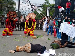 Demo Hari Tani di Blitar, Harga Jagung Mahal Orang Blitar Susah Nikah