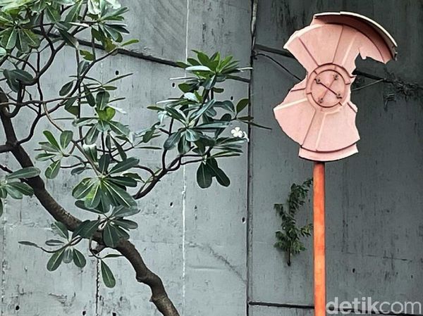Duh, Cermin Cembung di Jalan Gatot Subroto Rusak dan Tak Terawat