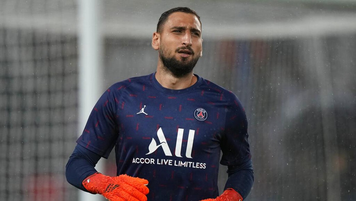Gianluigi Donnarumma baru tampil dua kali untuk Paris Saint-Germain musim ini (Foto: AP/Francois Mori)