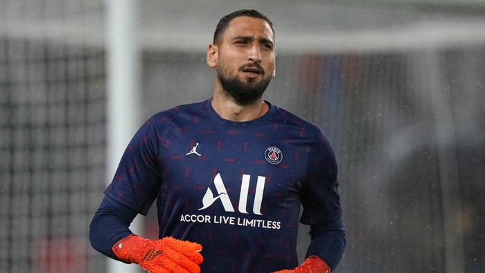 PSGs goalkeeper Gianluigi Donnarumma runs out to warm-up before the French League One soccer match between Paris Saint-Germain and Lyon at the Parc des Princes in Paris Sunday, Sept. 19, 2021. (AP Photo/Francois Mori)