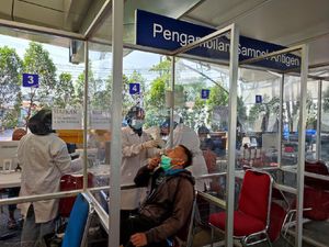 Penumpang Ngaku Senang-Terbantu Harga Tes Antigen di Stasiun Jadi Rp 45 Ribu Penumpang Ngaku Senang-Terbantu Harga Tes Antigen di Stasiun Jadi Rp 45 Ribu