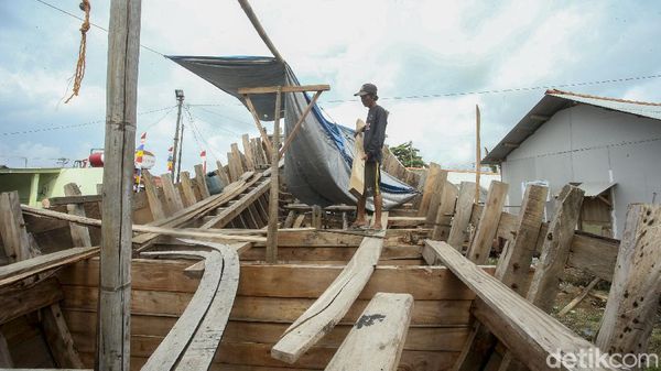 Intip Pembuatan Kapal Tradisional Cilacap Seharga Rp 50 Juta