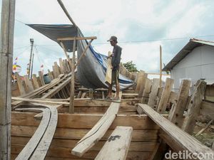 Intip Pembuatan Kapal Tradisional Cilacap Seharga Rp 50 Juta