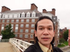 Jordi Onsu Asyik Kulineran Sekitar Harvard Business School