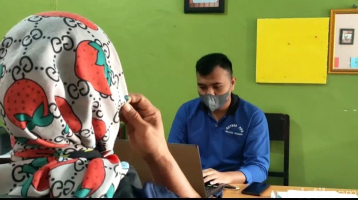 Kasus orang tua mengorbankan anak demi pesugihan kembali terjadi. Kali ini seorang ibu menyerahkan putri kandung kepada dukun cabul agar cepat kaya. (Sitti Harlina/detikcom)