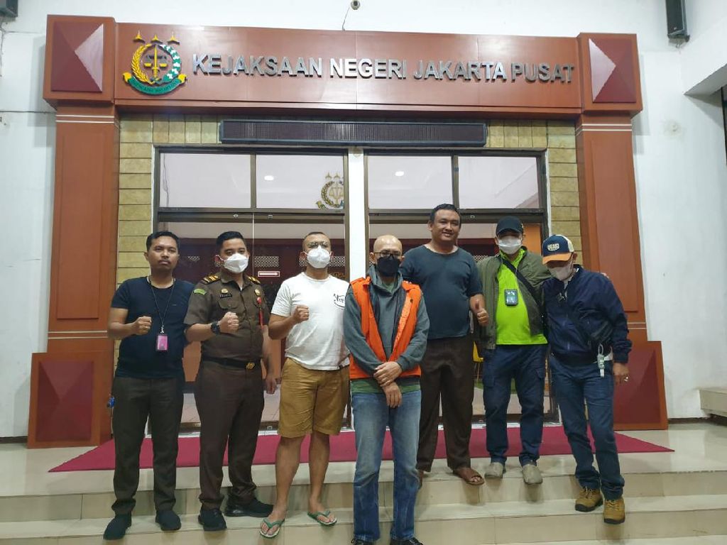 Kejagung Tangkap Buron Kasus Korupsi Bank BUMN Rp 120 M di Bekasi Kejagung Tangkap Buron Kasus Korupsi Bank BUMN Rp 120 M di Bekasi