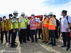 Kunjungi Papua Barat, Menhub Pastikan Proyek 2 Bandara Terus Berjalan
