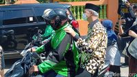 Kompak! Momen Ganjar-Airlangga Naik Ojol di Klaten