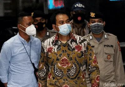 Momen Azis Syamsuddin Tiba di KPK