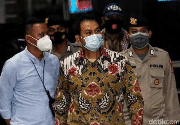 Momen Azis Syamsuddin Tiba di KPK