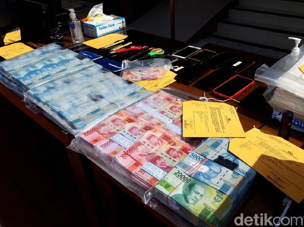 Tumpukan Uang Palsu Nyaris Setengah Miliar di Boyolali yang Disita