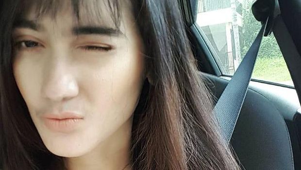 Pesinetron Revi Mariska mendapatkan hujatan dari masyarakat dan penggemar Lesti Kejora. Yuk kita intip potretnya!