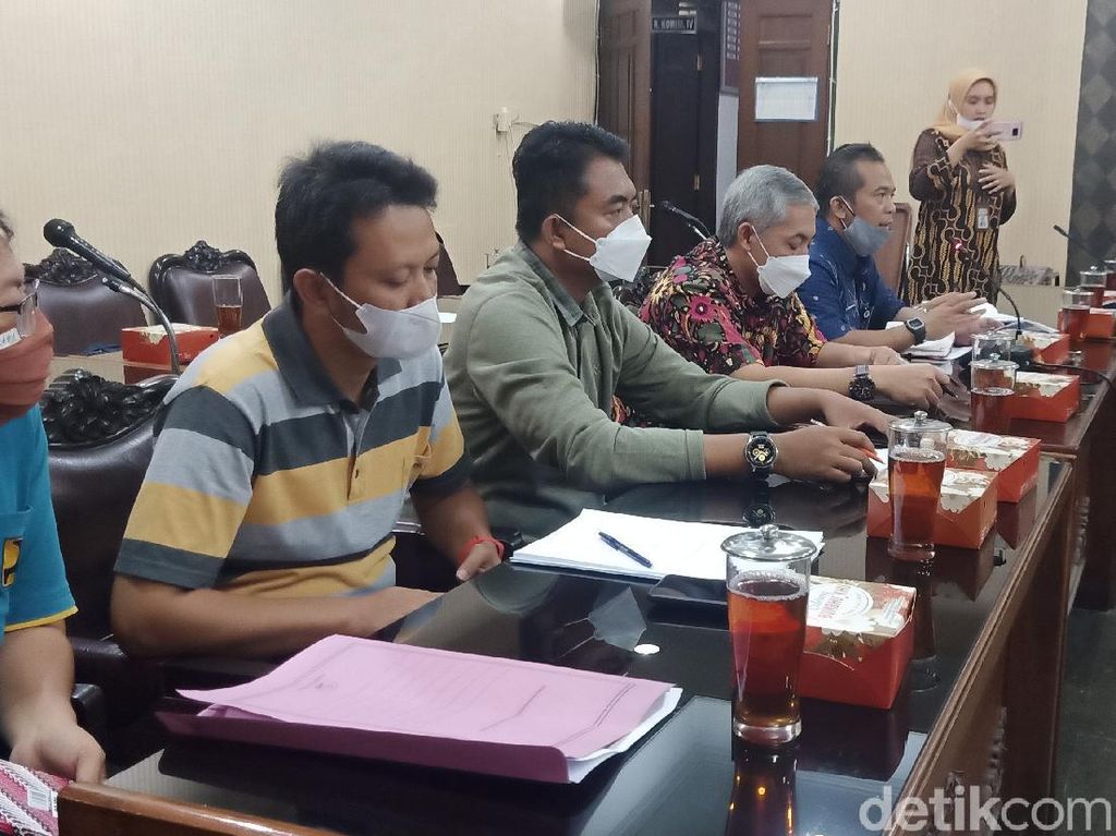 Viral Talut di Banjarnegara Ambrol Dipukul Tangan, DPRD Sorot 5 Proyek Ini Viral Talut di Banjarnegara Ambrol Dipukul Tangan, DPRD Sorot 5 Proyek Ini