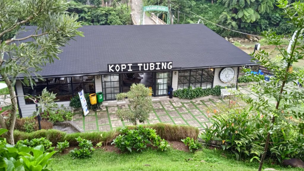 Kopi Tubing: Sejuknya Ngopi dan Liwetan di Tengah Sawah dengan Suasana Pegunungan Asri