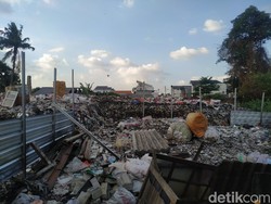 Pengelola Lahan Sampah Pondok Betung Bersedia Setop Bakar-bakar