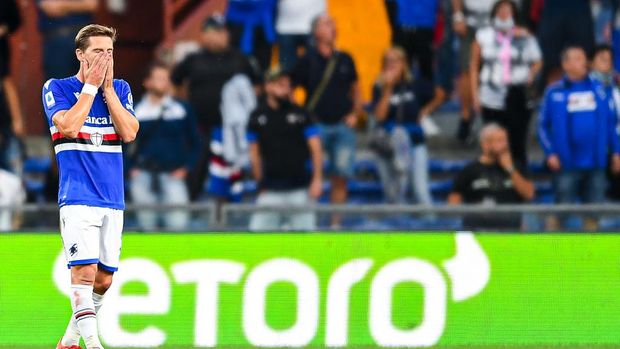 GENOA, ITALY - SEPTEMBER 23: Adrien Silva of Sampdoria reacts with disappointment after Fabian Ruiz of Napolis goal during the Serie A match between UC Sampdoria and SSC Napoli at Stadio Luigi Ferraris on September 23, 2021 in Genoa, Italy. (Photo by Getty Images)