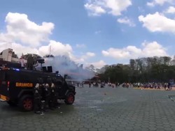 Brimob Gelar Simulasi Penanganan Kerusuhan di Akpol