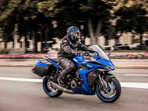 Motor Touring Suzuki GSX-S1000GT Diluncurkan, Tampilannya Buas Banget!
