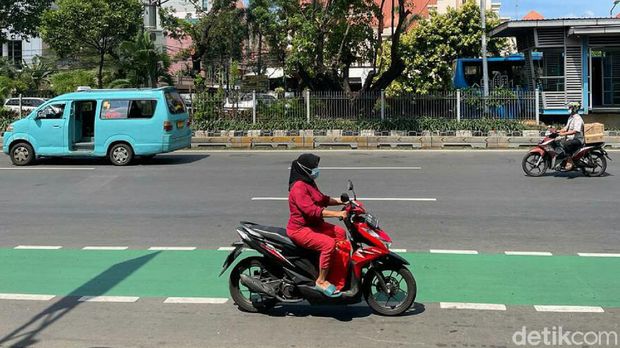 Polda Metro Jaya menggelar Operasi Patuh Jaya sejak Senin (20/9). Meski begitu, banyak dari para pengendara motor yang masih melanggar.