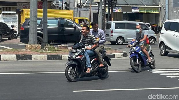 Polda Metro Jaya menggelar Operasi Patuh Jaya sejak Senin (20/9). Meski begitu, banyak dari para pengendara motor yang masih melanggar.