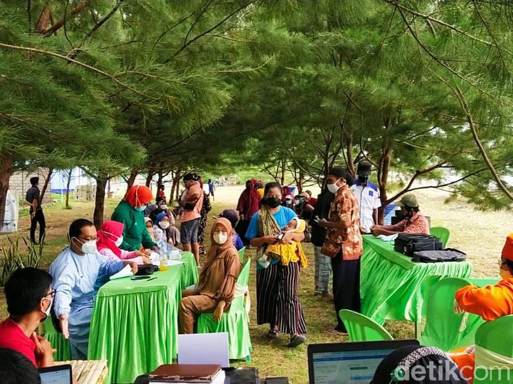Vaksinasi di Banyuwangi Juga Sasar Wisatawan Demi Percepatan Herd Immunity Vaksinasi di Banyuwangi Juga Sasar Wisatawan Demi Percepatan Herd Immunity
