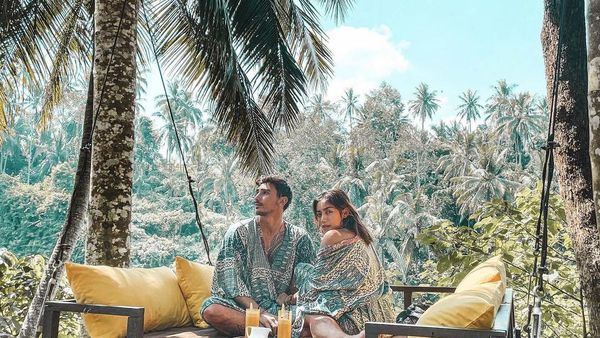 So Sweet! Romantisnya Vincent Verhaag dan Jedar saat Kulineran Bareng