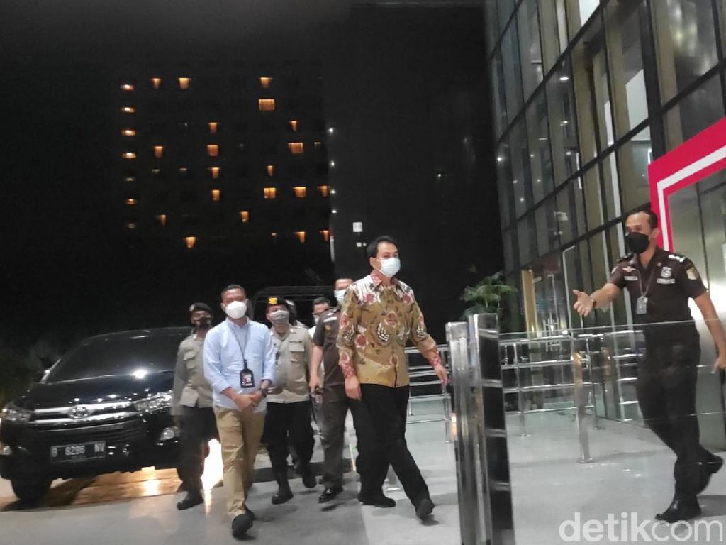Ditangkap, Azis Syamsuddin Tiba di Gedung KPK Ditangkap, Azis Syamsuddin Tiba di Gedung KPK