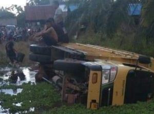 Truk Material di Labuhanbatu Terguling ke Parit, 3 Buruh Tewas Terperangkap