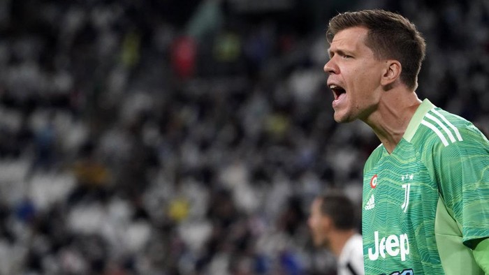 TURIN, ITALY - SEPTEMBER 19: Juventus goalkeeper Wojciech Szczesny sreams during the Serie A match between Juventus and AC Milan at  on September 19, 2021 in Turin, Italy. (Photo by Pier Marco Tacca/Getty Images)