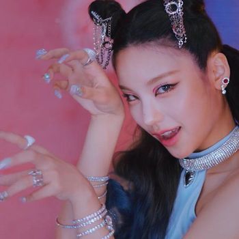 Yeji ITZY dalam MV LOCO