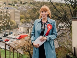 Kisah Hidup Politisi Inggris yang Dulu Miskin, Pernah Diberi Makanan Anjing