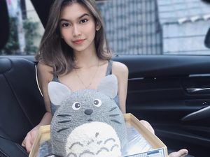 Asyiknya Gaya Safira Kaunang, Aspri Hotman Paris Saat Makan Kentang Goreng Asyiknya Gaya Safira Kaunang, Aspri Hotman Paris Saat Makan Kentang Goreng